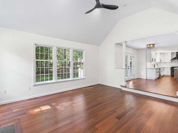 16 Shipley Cir, Westford MA 01886