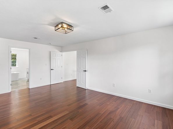 16 Shipley Cir, Westford MA 01886