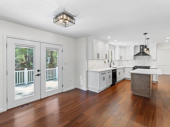 16 Shipley Cir, Westford MA 01886