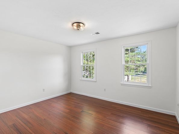 16 Shipley Cir, Westford MA 01886