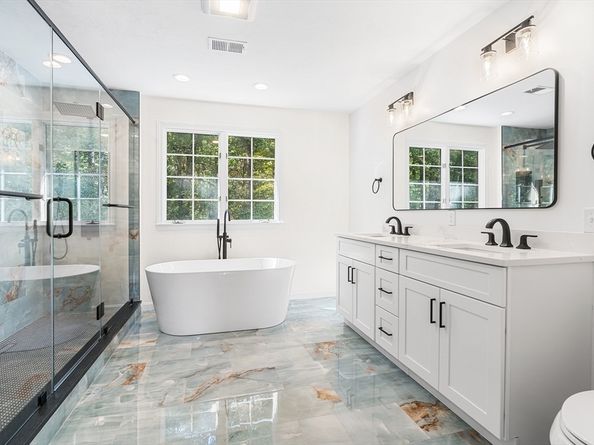 16 Shipley Cir, Westford MA 01886