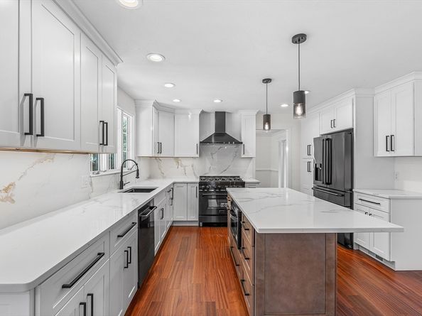 16 Shipley Cir, Westford MA 01886