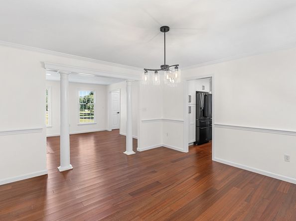 16 Shipley Cir, Westford MA 01886