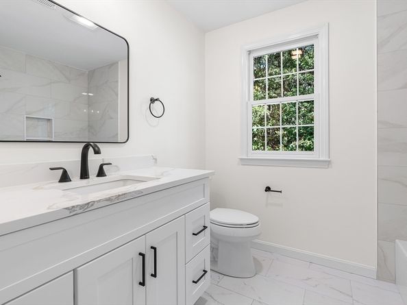 16 Shipley Cir, Westford MA 01886