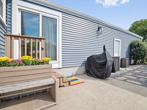 2 Lodge Rd, Natick MA 01760