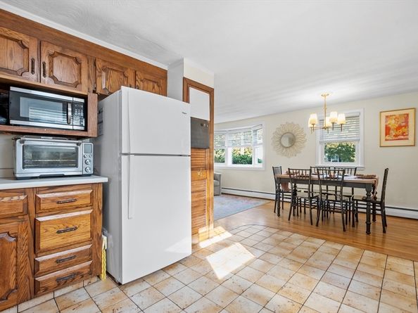 2 Lodge Rd, Natick MA 01760