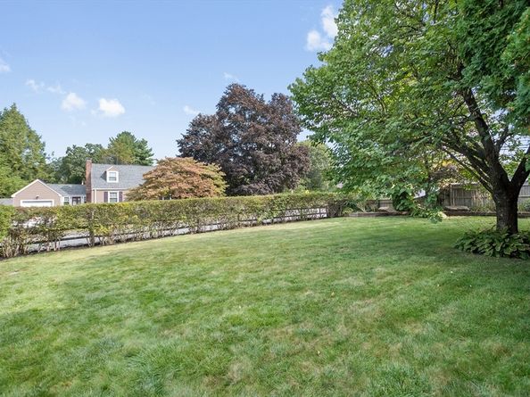 2 Lodge Rd, Natick MA 01760
