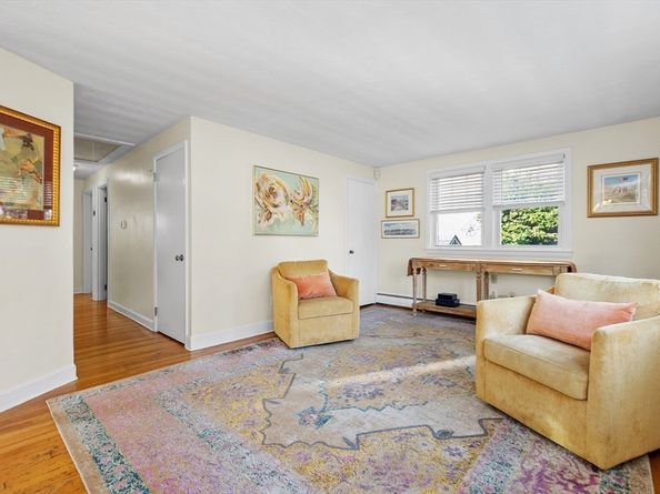 2 Lodge Rd, Natick MA 01760