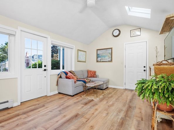 2 Lodge Rd, Natick MA 01760