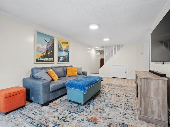 2 Lodge Rd, Natick MA 01760