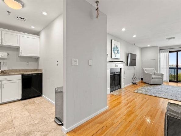 90 Quincy Shore Dr 701, Quincy MA 02171