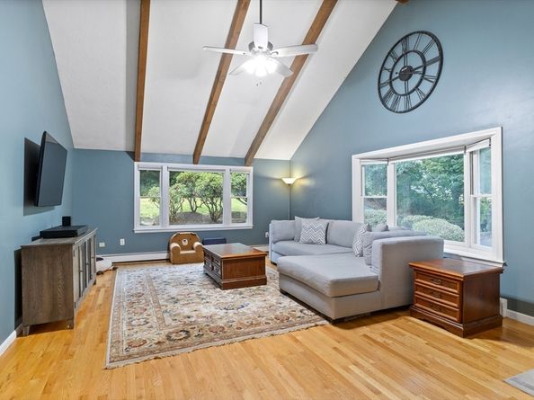 38 Robin Road, Norfolk MA 02056