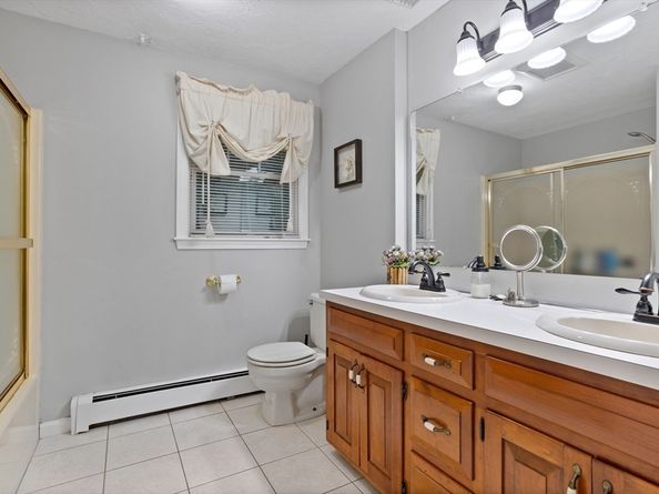 38 Robin Road, Norfolk MA 02056