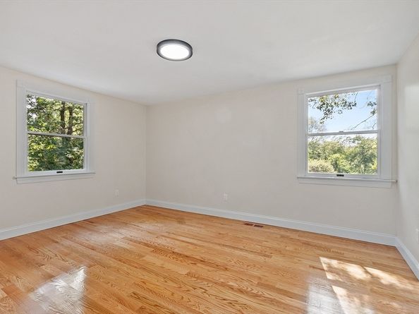 332 North Rd, Bedford MA 01730