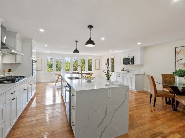 332 North Rd, Bedford MA 01730