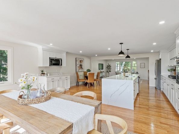 332 North Rd, Bedford MA 01730
