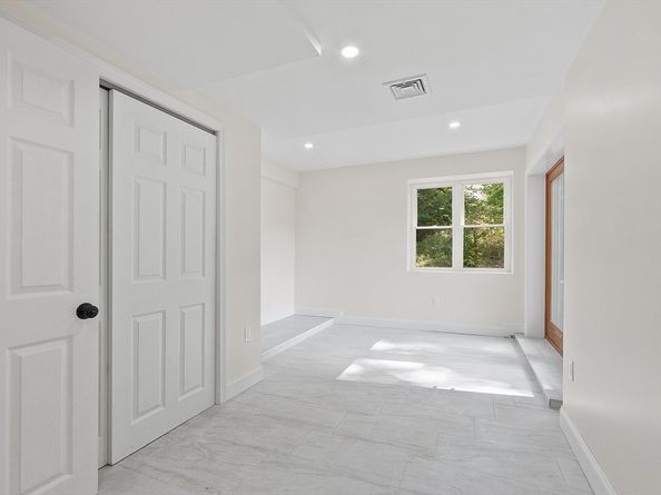 332 North Rd, Bedford MA 01730