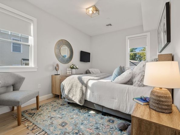375 Hyde Park Avenue 3, Boston MA 02131