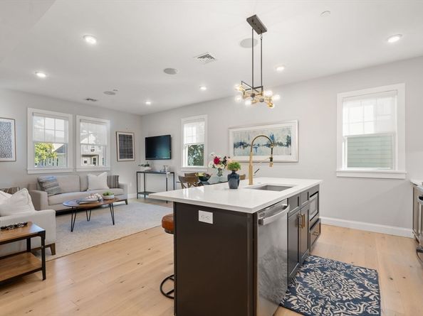 375 Hyde Park Avenue 3, Boston MA 02131