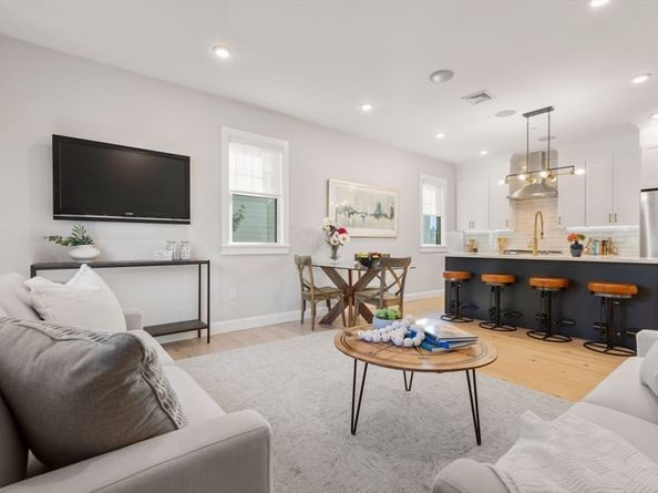 375 Hyde Park Avenue 3, Boston MA 02131