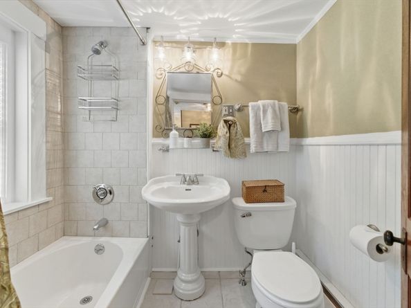 57 Upper Gore Rd, Webster MA 01570