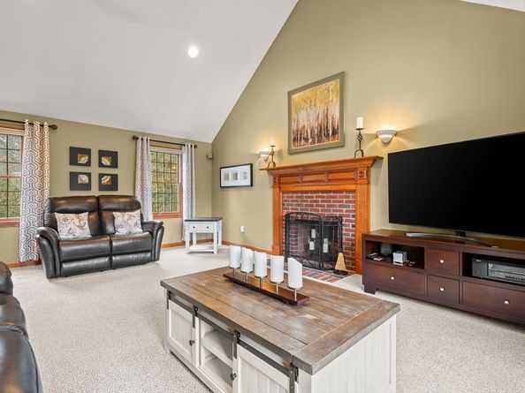 35 Stockbridge Rd, Bridgewater MA 02324