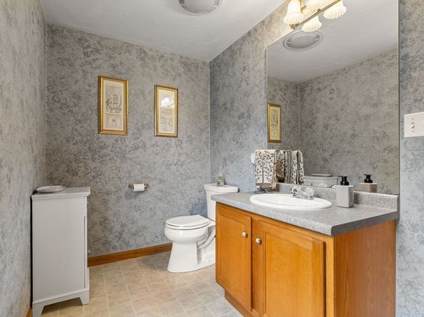 35 Stockbridge Rd, Bridgewater MA 02324