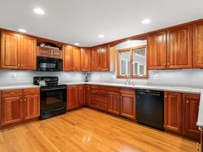 35 Stockbridge Rd, Bridgewater MA 02324