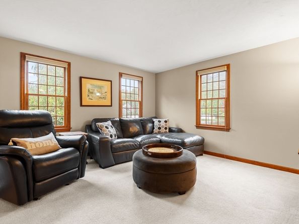 35 Stockbridge Rd, Bridgewater MA 02324