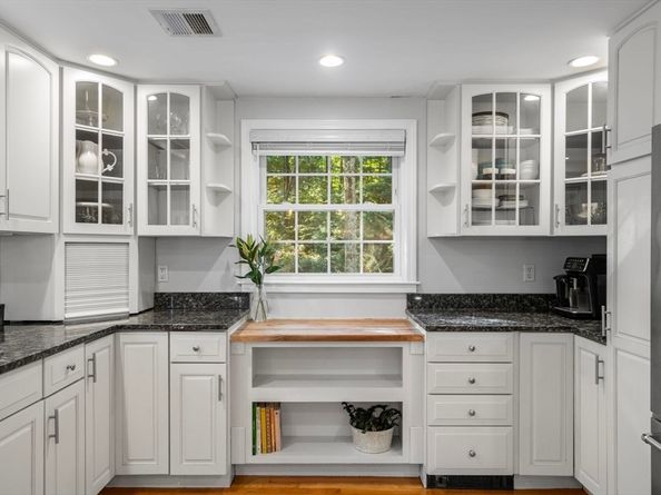 25 Cedar Hill Rd, Dover MA 02030