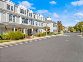 27 Hartland Way 309, Acton MA 01720