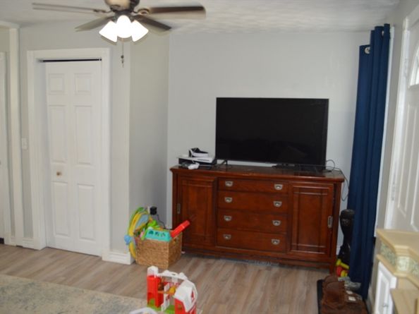 4 First St, Sutton MA 01590