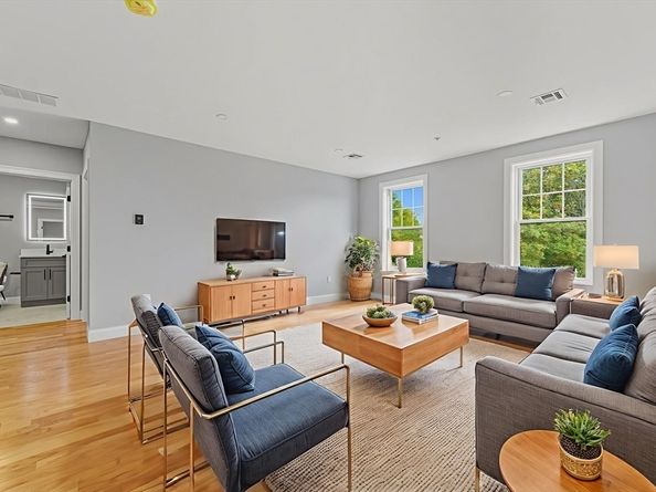 585 Washington St model, Quincy MA 02169
