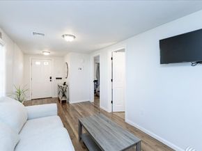 13 Mayflower Rd, Holbrook MA 02343
