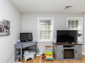 13 Mayflower Rd, Holbrook MA 02343