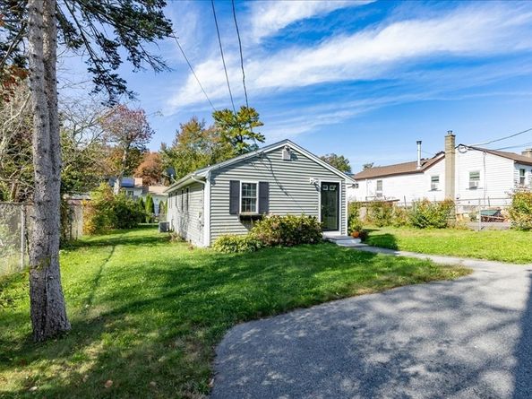 13 Mayflower Rd, Holbrook MA 02343