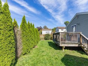 13 Mayflower Rd, Holbrook MA 02343