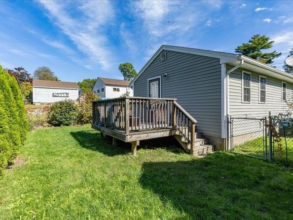 13 Mayflower Rd, Holbrook MA 02343
