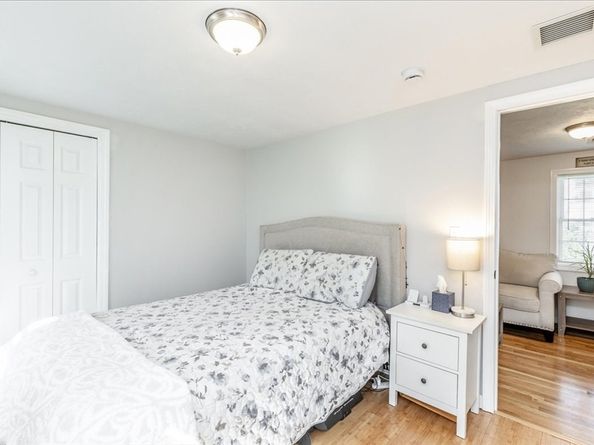 13 Mayflower Rd, Holbrook MA 02343