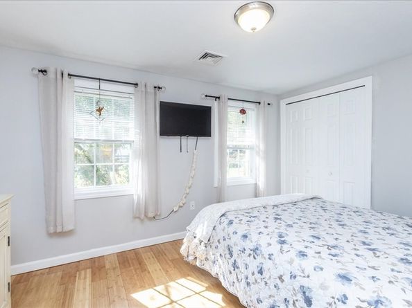 13 Mayflower Rd, Holbrook MA 02343