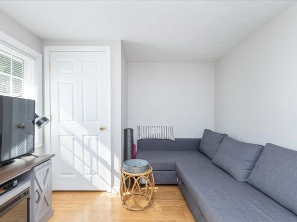 13 Mayflower Rd, Holbrook MA 02343