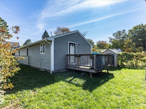 13 Mayflower Rd, Holbrook MA 02343