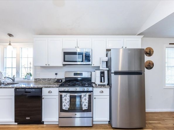 13 Mayflower Rd, Holbrook MA 02343