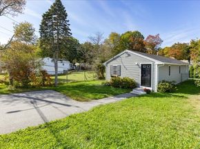 13 Mayflower Rd, Holbrook MA 02343