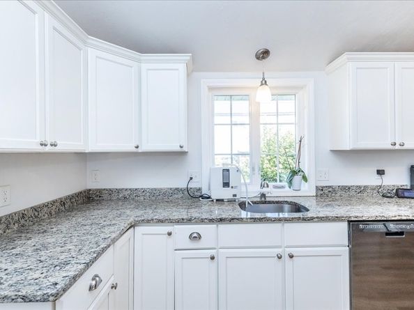 13 Mayflower Rd, Holbrook MA 02343