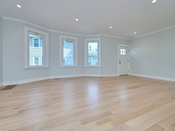 66 Farquhar St A, Boston MA 02131