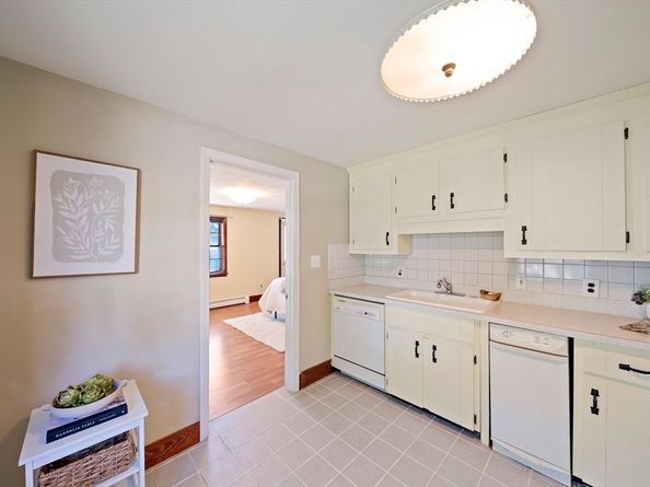59 Katherine St, Weymouth MA 02191