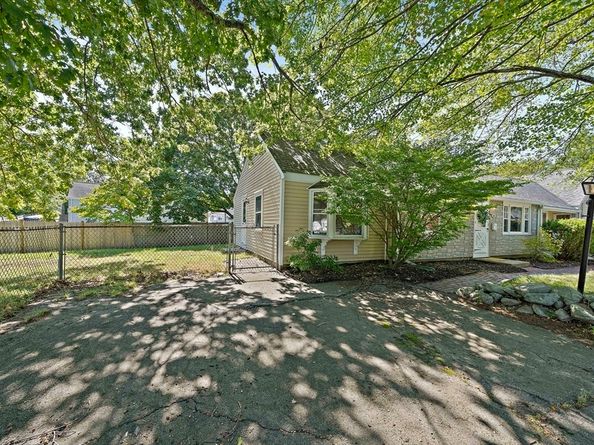 59 Katherine St, Weymouth MA 02191