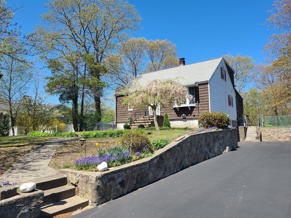432 Grove St, Braintree MA 02184