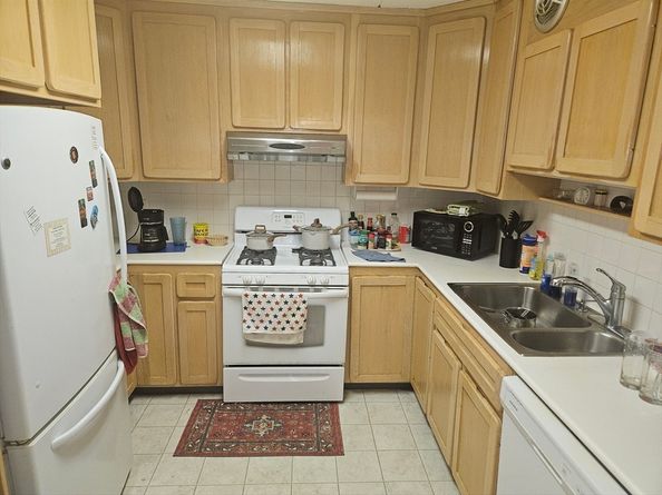 1550 Worcester Rd 621, Framingham MA 01702